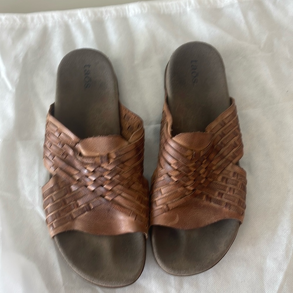 Taos sandals. Women’s size 42.